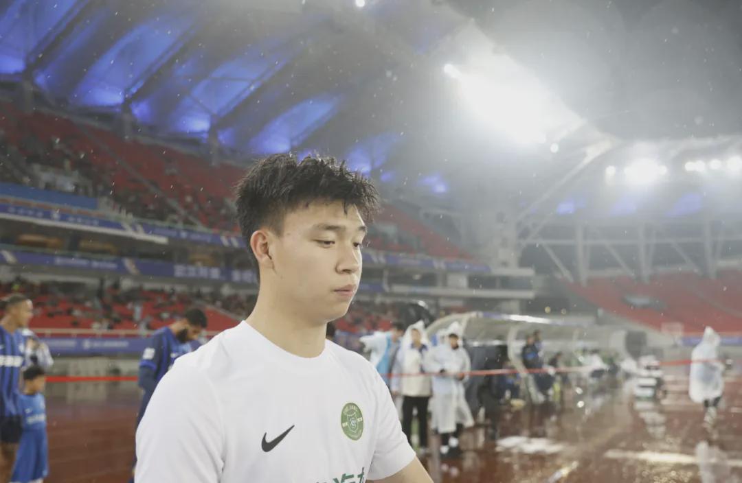 张雪机车香港首批交付!82岁车主:这就是世界上最好的车