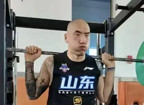骑士消息：多人声援哈登，3换2交易方案出炉，新赛季战力榜更新