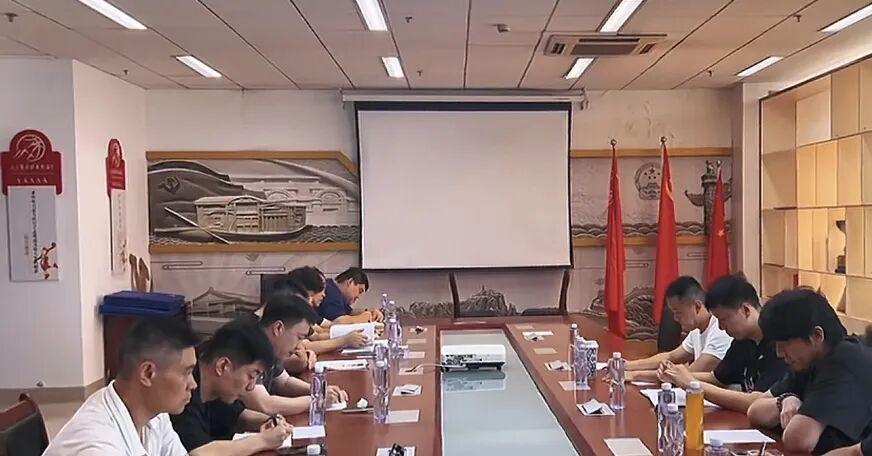 马刺仍将围绕福克斯建队