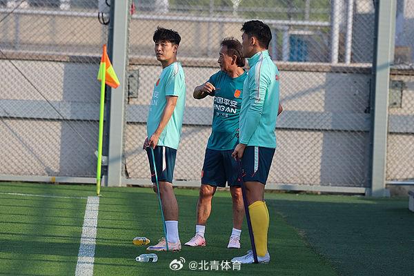 世体:世界杯18决赛西葡战,巴萨体育总监德科现场观战